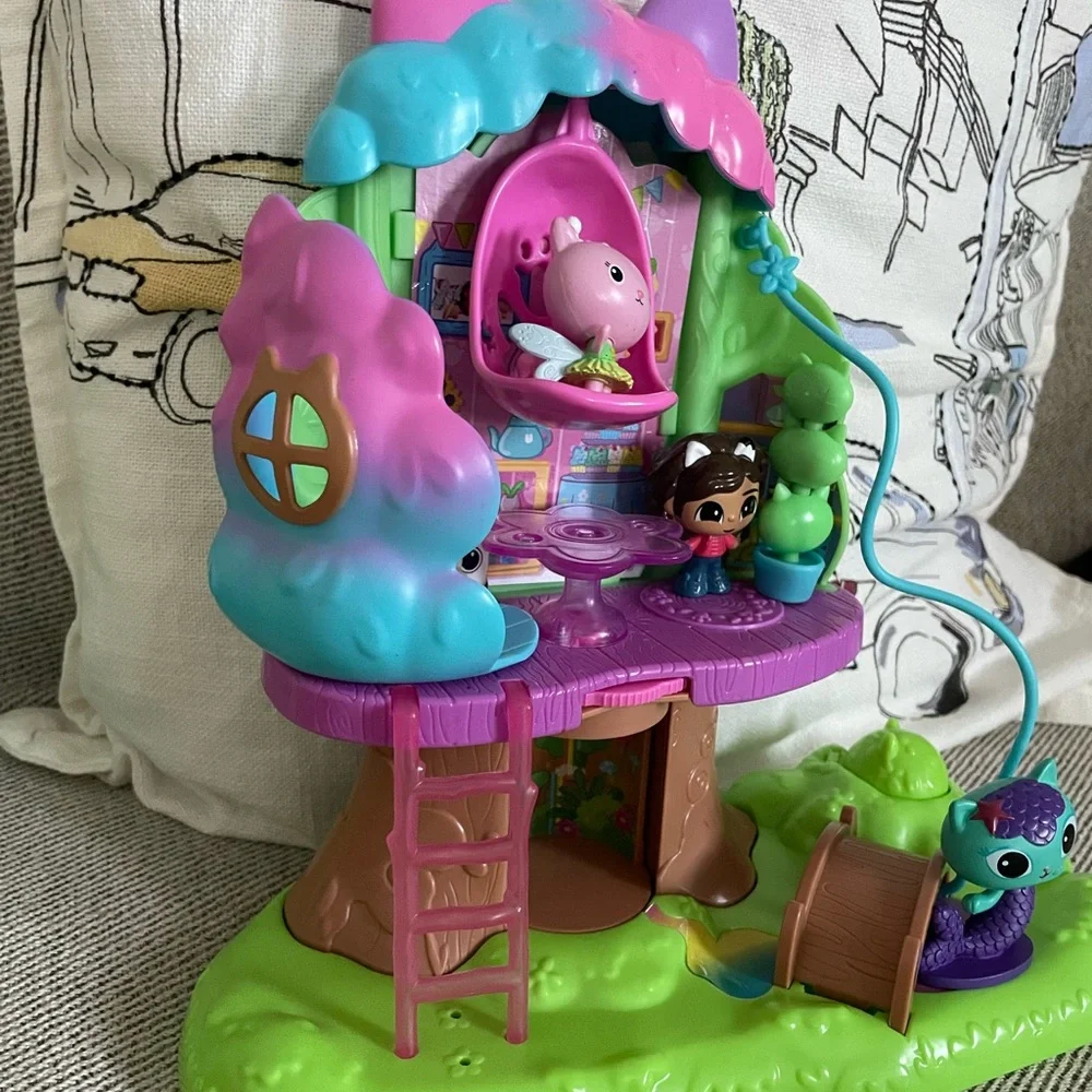 Gabby’s playhourse Colorful Kids Playset with Figures - Picture 2 of 4